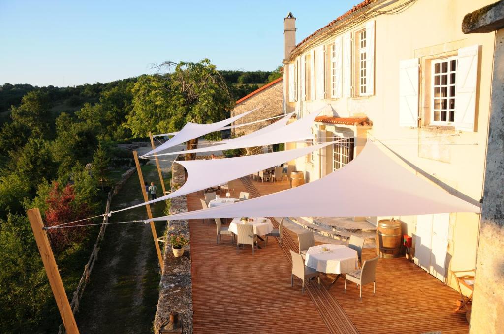 Logis Hotels Domaine Du Chatelard Dirac Exterior photo
