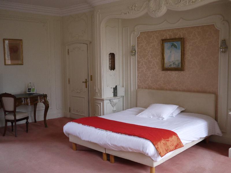 Logis Hotels Domaine Du Chatelard Dirac Exterior photo